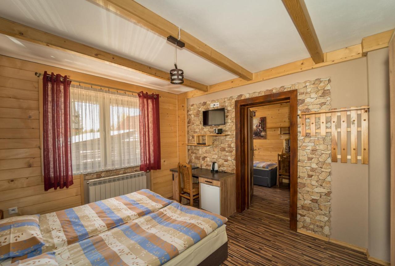 Family Room,1239205936:JPEG